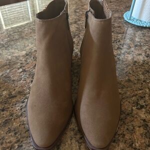 Vince Camuto Booties Size 8 NWOT